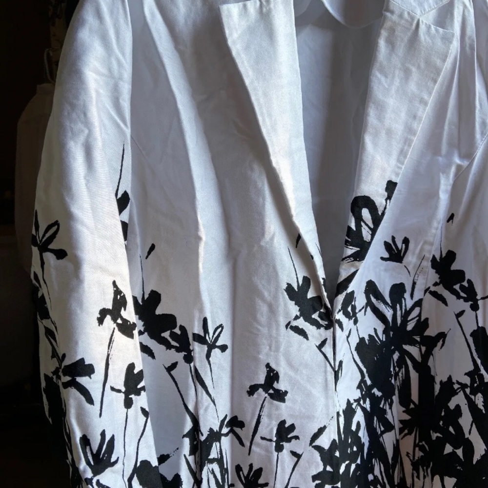 Erin Blazer Black/White Abstract No Size1X ? Med.Wt Cotton 1 Hk/Eye.Really Cute